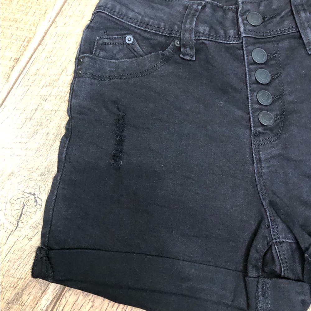 YMI Black Distressed High Waisted Button Up Curvy Fit Denim Shorts Size 5/27 - Picture 6 of 8